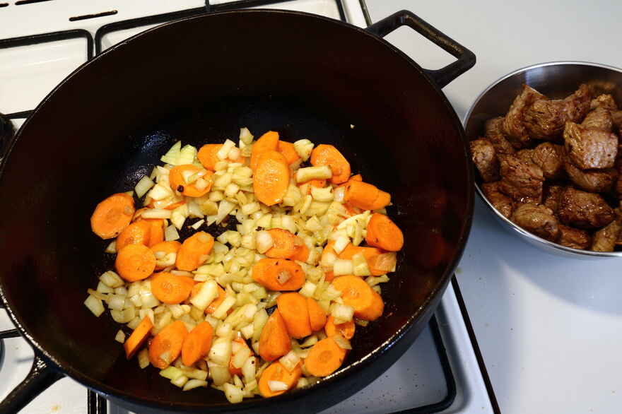 Stifado - Græsk gryderet med oksekød ... klik for at komme tilbage